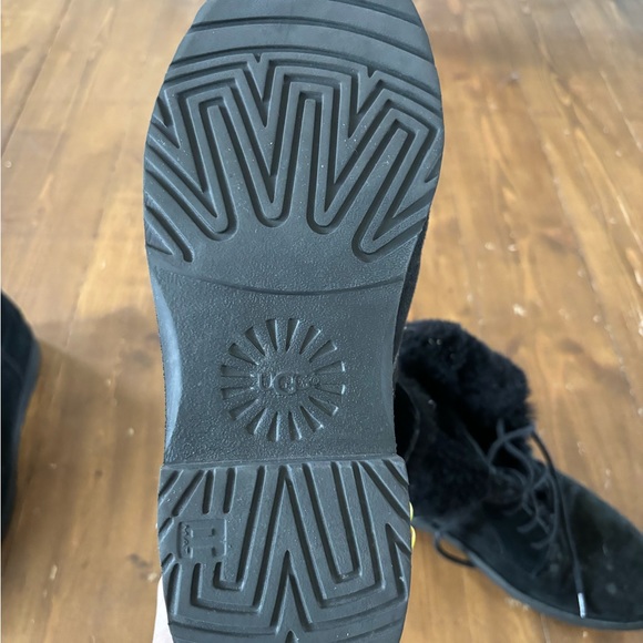 Ugg lace up with fur - Picture 15 of 16